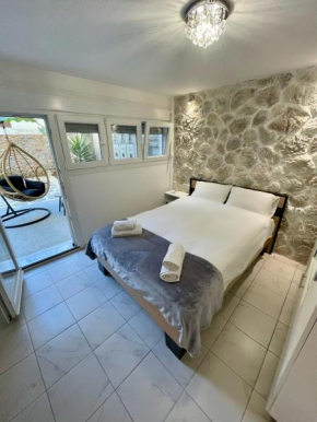 Central Studio Flat with Garden